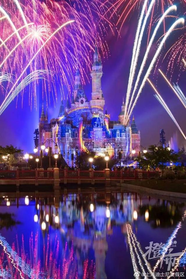 今天上午9点半,上海迪士尼飞越地平线已排队近3小时!五一还没开始,杭州妈妈已被劝退 今天上午9点半,上海迪士尼飞越地平线已排队近3小时!五一还没开始,杭州妈妈已被劝退