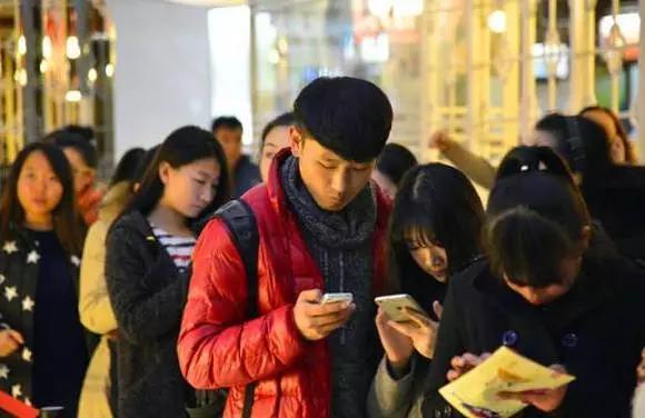 怎么样让餐厅顾客排队? 怎么样让餐厅顾客排队?