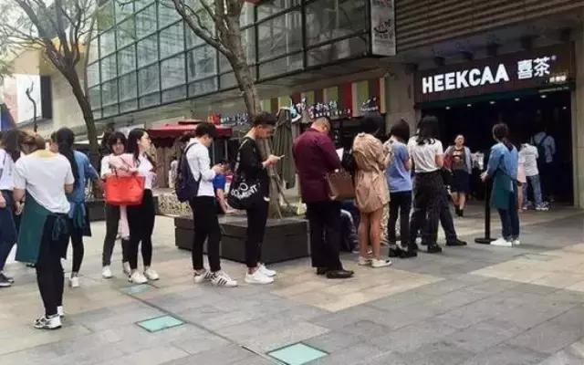 你会选择花钱雇人排队吗?你怎么看待这种花钱雇人排队的现象?