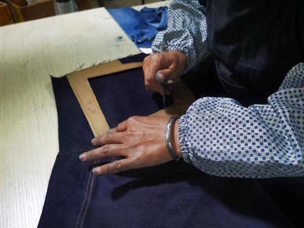 老板站街排队两公里让工人挑,广州制衣厂“高薪招工难”,真相是啥? 老板站街排队两公里让工人挑,广州制衣厂“高薪招工难”,真相是啥?