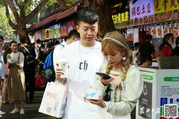 “不是在排队,就是在排队的路上!”武汉这些人气打卡地你去了吗? “不是在排队,就是在排队的路上!”武汉这些人气打卡地你去了吗?