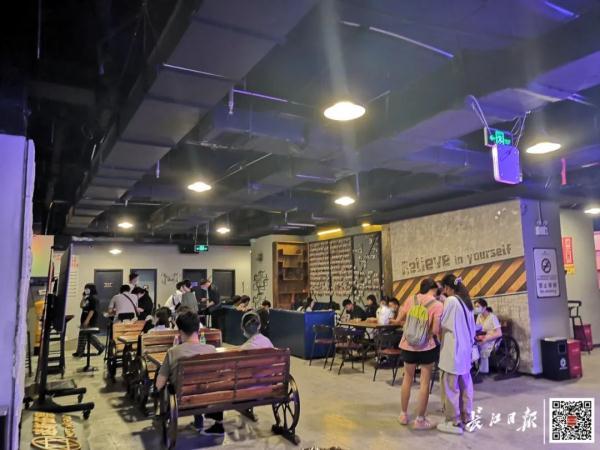 “不是在排队,就是在排队的路上!”武汉这些人气打卡地你去了吗? “不是在排队,就是在排队的路上!”武汉这些人气打卡地你去了吗?