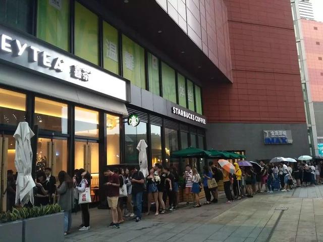 四万人排队喝一杯茶颜悦色,有何隐情? 四万人排队喝一杯茶颜悦色,有何隐情?