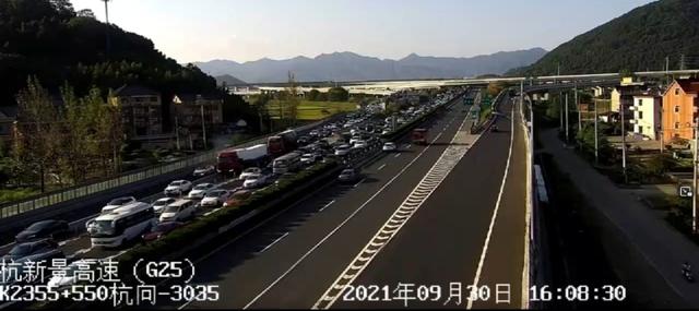 杭州东站已经人山人海了!部分高速大流量排队缓行…交警提醒:这才是堵车最重要的原因 杭州东站已经人山人海了!部分高速大流量排队缓行…交警提醒:这才是堵车最重要的原因