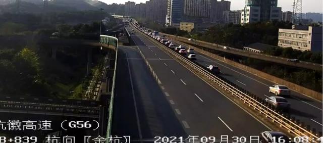 杭州东站已经人山人海了!部分高速大流量排队缓行…交警提醒:这才是堵车最重要的原因 杭州东站已经人山人海了!部分高速大流量排队缓行…交警提醒:这才是堵车最重要的原因