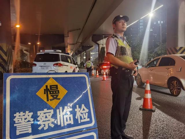 杭州东站已经人山人海了!部分高速大流量排队缓行…交警提醒:这才是堵车最重要的原因 杭州东站已经人山人海了!部分高速大流量排队缓行…交警提醒:这才是堵车最重要的原因