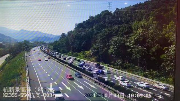 杭州高速一服务区今早爆满？多条高速路段排队缓行