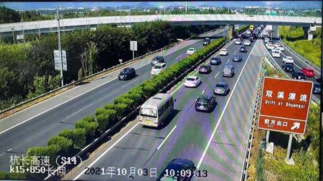 杭州高速一服务区今早爆满?多条高速路段排队缓行 杭州高速一服务区今早爆满?多条高速路段排队缓行