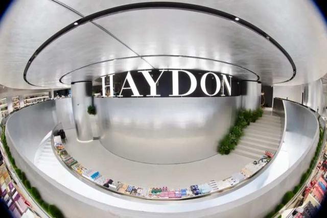 西湖边又排起长队!有人通宵排队买“娃”,姑娘人手一个“橙”购物袋……太拼了 西湖边又排起长队!有人通宵排队买“娃”,姑娘人手一个“橙”购物袋……太拼了