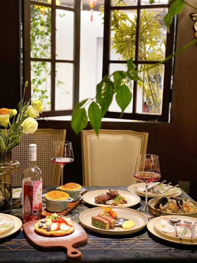 西湖边又排起长队!有人通宵排队买“娃”,姑娘人手一个“橙”购物袋……太拼了 西湖边又排起长队!有人通宵排队买“娃”,姑娘人手一个“橙”购物袋……太拼了