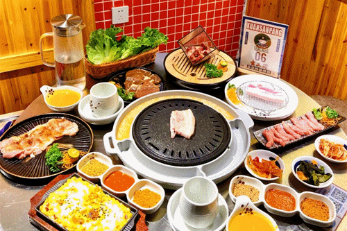 西湖边又排起长队!有人通宵排队买“娃”,姑娘人手一个“橙”购物袋……太拼了 西湖边又排起长队!有人通宵排队买“娃”,姑娘人手一个“橙”购物袋……太拼了