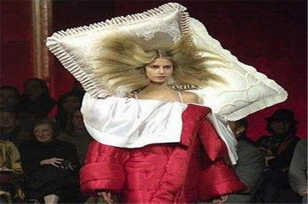 你怎样看待时装周的那些辣眼睛的时装? 你怎样看待时装周的那些辣眼睛的时装?