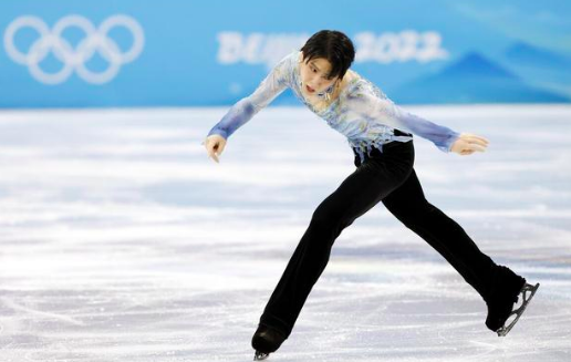 冬奥会花样滑冰的冰场如果需要补冰一般用哪种水来完成？