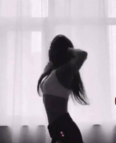 李亚鹏新女友性感热舞,大秀傲人身材,论找女友的眼光他真没输过 李亚鹏新女友性感热舞,大秀傲人身材,论找女友的眼光他真没输过