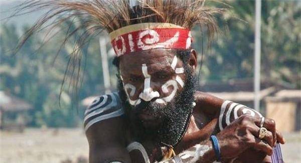 人体彩绘有多逼真?这位艺术家画件“衣服”就出门,没有一人认出 人体彩绘有多逼真?这位艺术家画件“衣服”就出门,没有一人认出