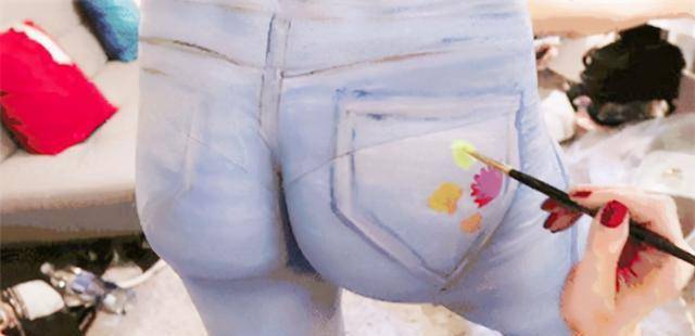 人体彩绘有多逼真?这位艺术家画件“衣服”就出门,没有一人认出 人体彩绘有多逼真?这位艺术家画件“衣服”就出门,没有一人认出