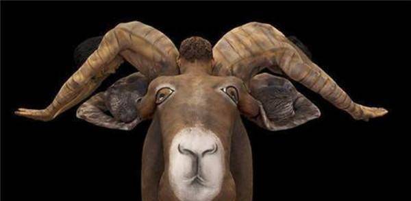 人体彩绘有多逼真?这位艺术家画件“衣服”就出门,没有一人认出 人体彩绘有多逼真?这位艺术家画件“衣服”就出门,没有一人认出