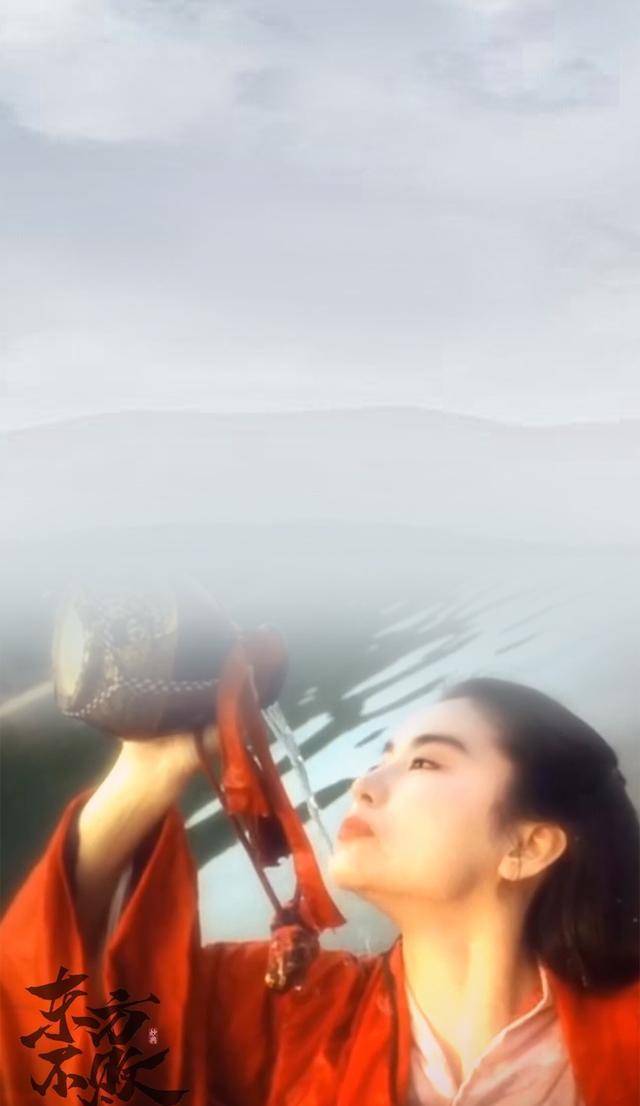 杨幂的白浅桃林醉酒，谭松韵的今夏屋顶醉酒，谁醉酒的模样最美？