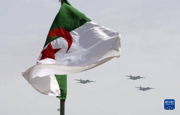 阿尔及利亚举行阅兵式庆祝独立60周年
