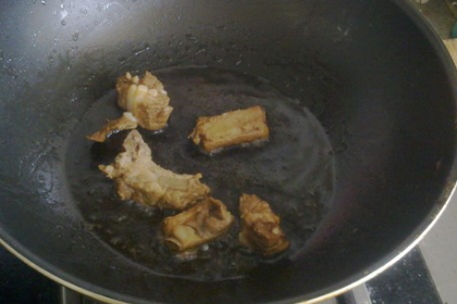 求糖醋排骨的做法步骤视频教程? 求糖醋排骨的做法步骤视频教程?