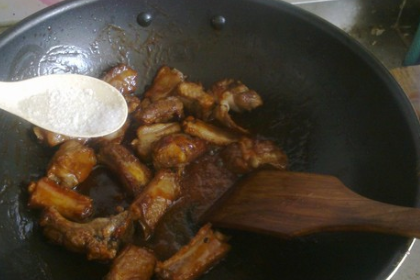 求糖醋排骨的做法步骤视频教程? 求糖醋排骨的做法步骤视频教程?