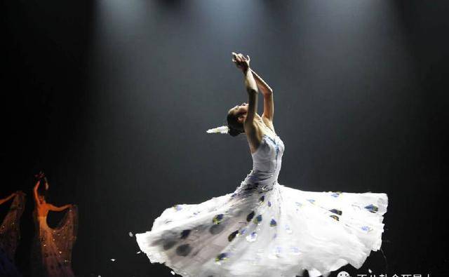 59岁杨丽萍看起来年轻身材好,但她为舞蹈献身却遭网友讥讽 59岁杨丽萍看起来年轻身材好,但她为舞蹈献身却遭网友讥讽