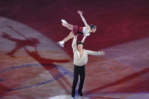 花样轮滑与花样滑冰技术动作的区别与共同点在哪? 花样轮滑与花样滑冰技术动作的区别与共同点在哪?