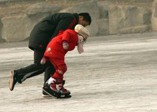 花样轮滑与花样滑冰技术动作的区别与共同点在哪? 花样轮滑与花样滑冰技术动作的区别与共同点在哪?