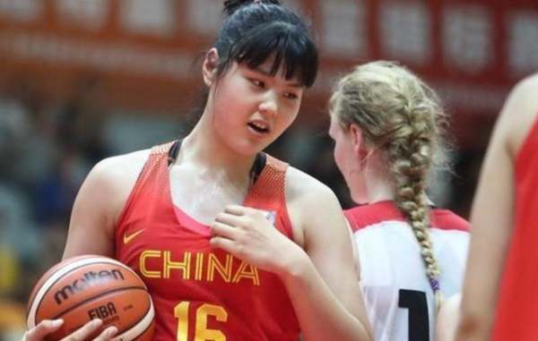 中国女篮球员李月汝,为什么被称为“中国奥尼尔”? 中国女篮球员李月汝,为什么被称为“中国奥尼尔”?