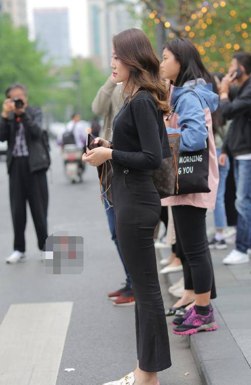 好看的小姐姐,总是会被一群老法师围着拍 好看的小姐姐,总是会被一群老法师围着拍