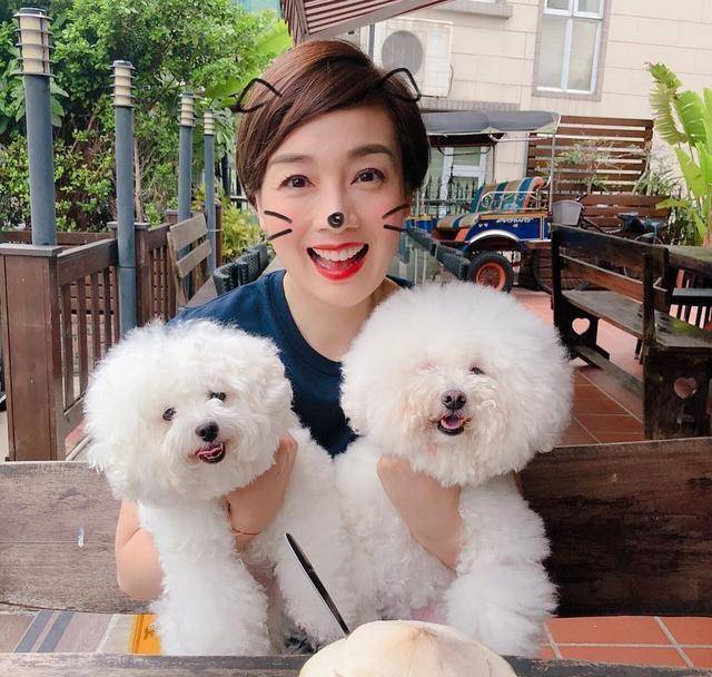 47岁江美仪与吴君如胞弟吴君祥相恋11年无果,坦承两年前已经分手 47岁江美仪与吴君如胞弟吴君祥相恋11年无果,坦承两年前已经分手