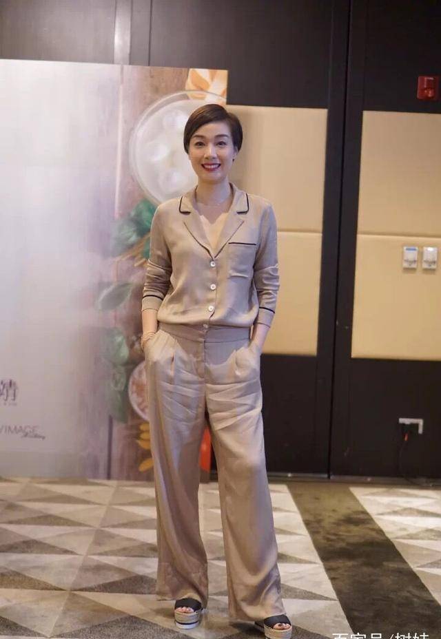 47岁江美仪与吴君如胞弟吴君祥相恋11年无果,坦承两年前已经分手 47岁江美仪与吴君如胞弟吴君祥相恋11年无果,坦承两年前已经分手