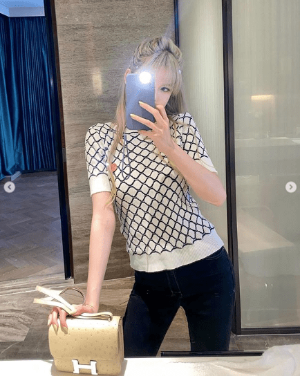 翻版周扬青走红,不仅外表像,霸气穿搭也神复制,流量世界真疯狂 翻版周扬青走红,不仅外表像,霸气穿搭也神复制,流量世界真疯狂