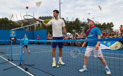 孩子总是像个泥娃娃，并非是孩子邋遢，而是“本体觉”在作怪