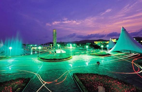 亚龙湾中心广场的简介 亚龙湾中心广场的简介