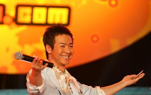 你可曾记得《同一首歌》这个节目,当年主持人梁永斌现状如何? 你可曾记得《同一首歌》这个节目,当年主持人梁永斌现状如何?