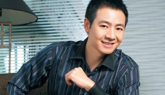 你可曾记得《同一首歌》这个节目,当年主持人梁永斌现状如何? 你可曾记得《同一首歌》这个节目,当年主持人梁永斌现状如何?