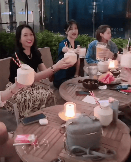 《我爱记歌词》团队15年后再相聚!天悦,袁野,华少未能出席 《我爱记歌词》团队15年后再相聚!天悦,袁野,华少未能出席