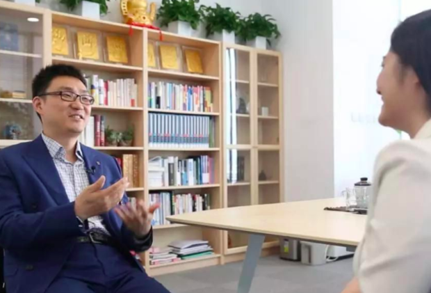 黄峥的个人简介如何? 黄峥的个人简介如何?