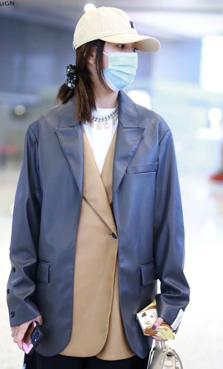 宋妍霏大佬范十足!穿皮革西装配阔腿裤,气场全开 阔腿裤套装裤夏女_大佬裤