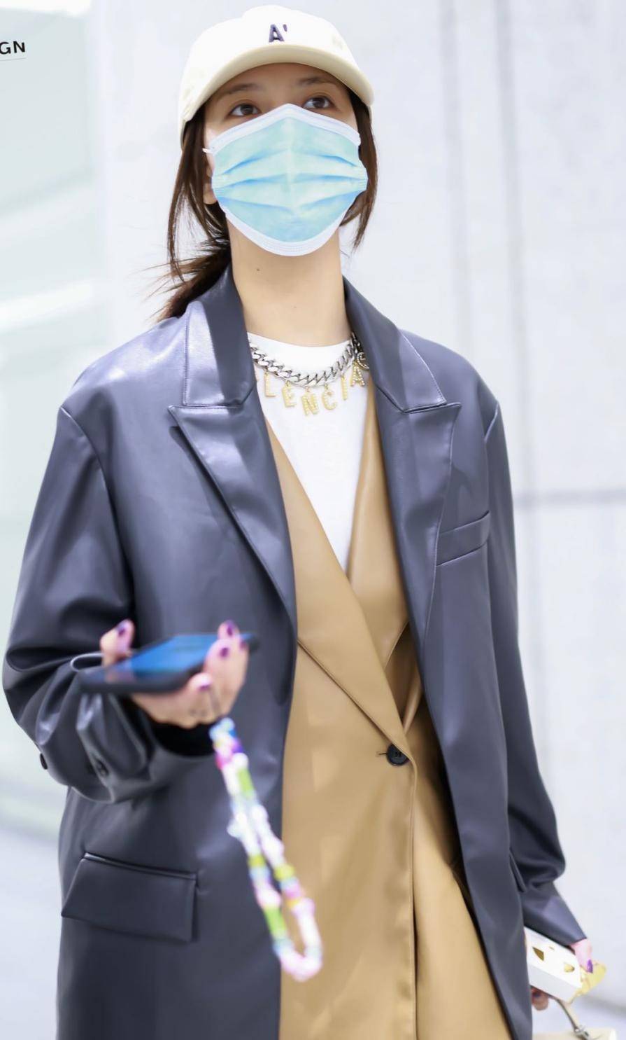 宋妍霏大佬范十足!穿皮革西装配阔腿裤,气场全开 大佬裤_阔腿裤套装裤夏女