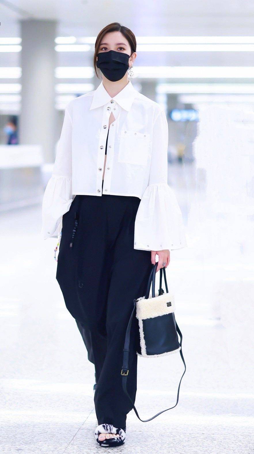 宋妍霏大佬范十足!穿皮革西装配阔腿裤,气场全开 大佬裤_阔腿裤套装裤夏女