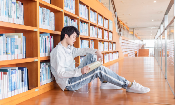 双鱼座男生喜欢一个人的表现 双鱼座男喜欢什么样的女生 双鱼座男生喜欢一个人的表现 双鱼座男喜欢什么样的女生