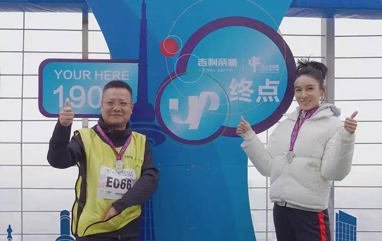 成龙钟爱的龙女郎,放弃国企工作,选择成为一名专业演员 十二生肖女主角_十二生肖电视剧女主角名字_十二生肖是女主的小说