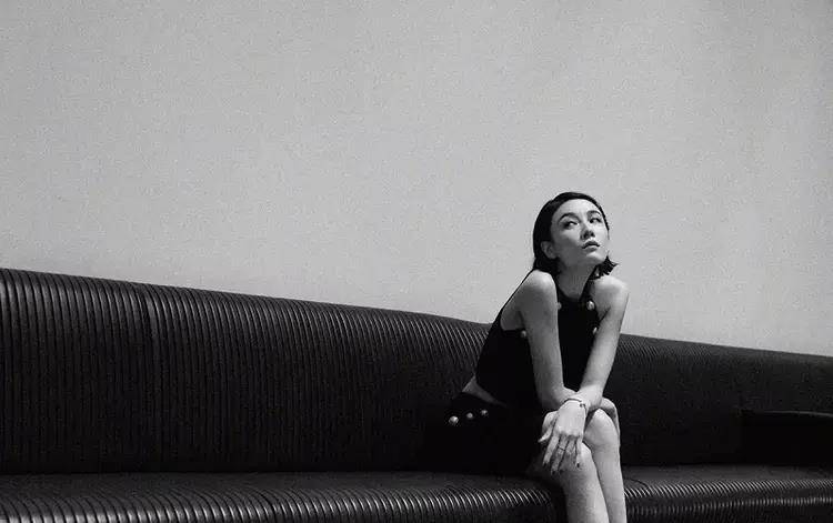 成龙钟爱的龙女郎,放弃国企工作,选择成为一名专业演员 十二生肖女主角_十二生肖电视剧女主角名字_十二生肖是女主的小说