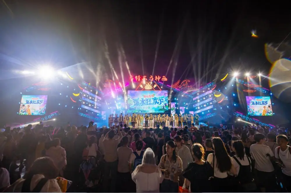 西双版纳民族风情来啦,荆州方特泼水狂欢节开幕 荆州方特最新招聘信息_荆州方特开园时间及门票价格_傣族泼水节