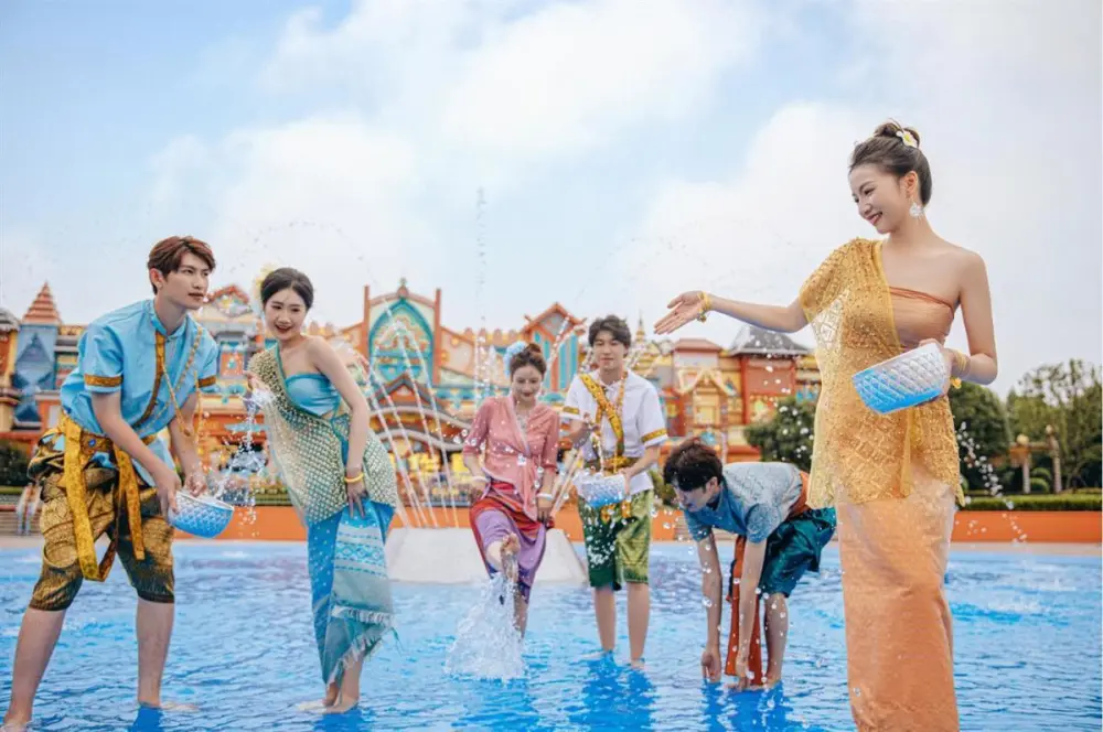 西双版纳民族风情来啦,荆州方特泼水狂欢节开幕 荆州方特开园时间及门票价格_傣族泼水节_荆州方特最新招聘信息