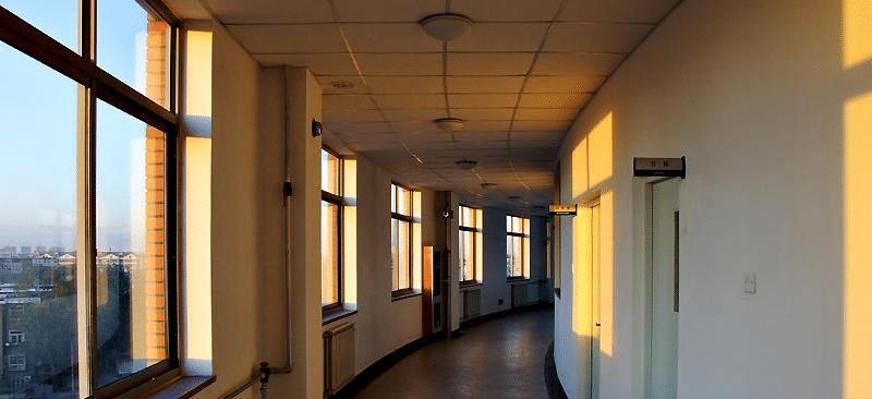 发现邻居家里不住人专门放骨灰该怎么办? 捡爸爸的骨灰正来姨妈什么办_骗小萝莉邻居家里的_墓地怎么买