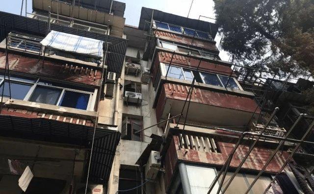 发现邻居家里不住人专门放骨灰该怎么办? 骗小萝莉邻居家里的_墓地怎么买_捡爸爸的骨灰正来姨妈什么办