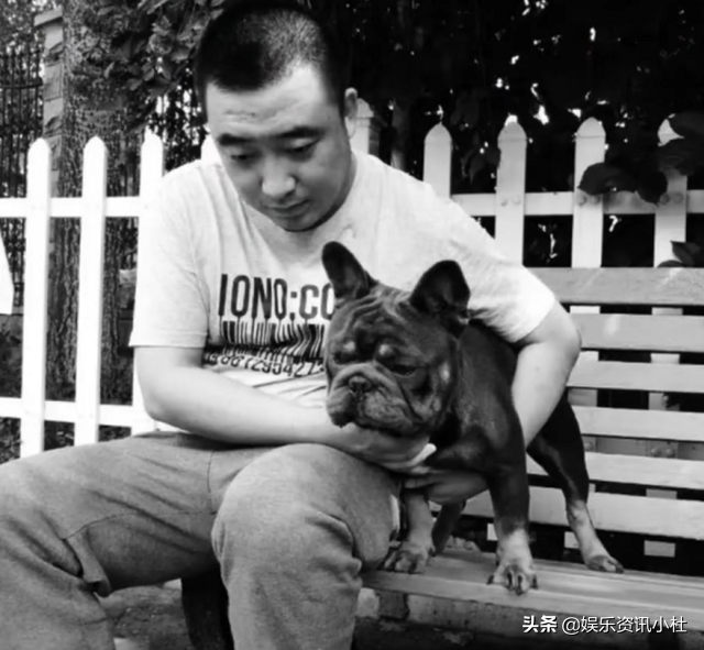 《乡村爱情》男星突发心梗去世年仅38岁,数辆车送行一眼望不到头 乡村爱情演员去世_乡村爱情已故演员_乡村爱情死了的女演员